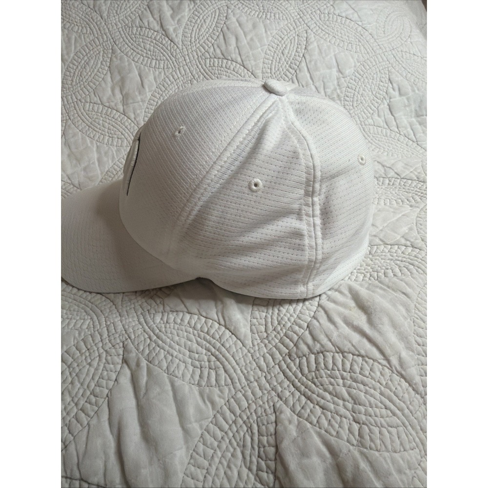 Travis Mathew Flex Fit White  Golf Hat Cap, Size L-XL EUC - Picture 2 of 6